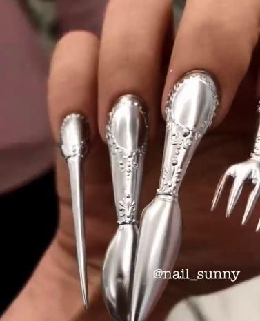 Woman gets bizarre cutlery manicure… and she can even pick up her food with her nails Prom Dress Fails, Her Nails, Knife And Fork, Instagram Nails, Nail Artist, Nail Salon, Body Painting, Prom Dress, You Nailed It