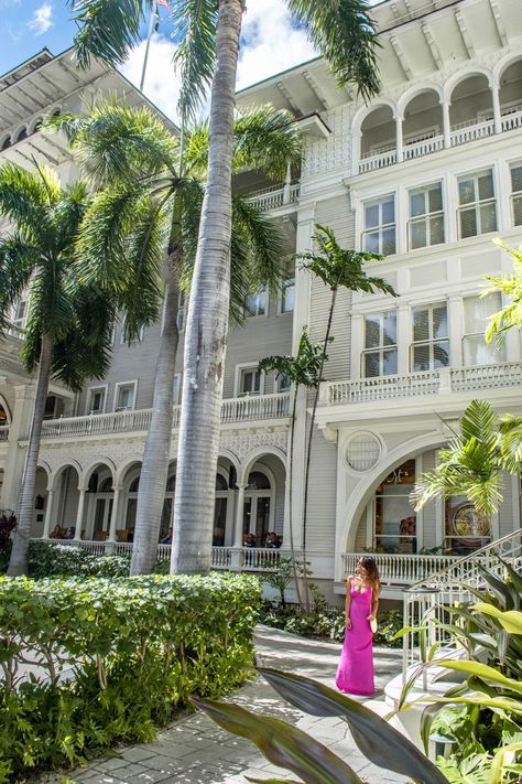 Aesthetic Moana, Moana Surfrider, Waikiki Hotels, Hawaii Aesthetic, Private Lounge, Ancient Buildings, Surf Lesson, Waikiki Beach, Hawaii Island