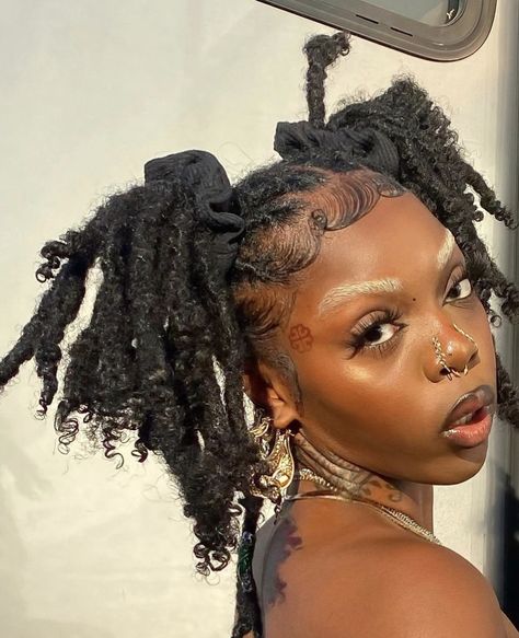 Black Confidence, Locs Aesthetic, Pretty Locs, Hippie Dreads, Blk Women, Hair References, Beautiful Dreadlocks, Short Locs Hairstyles, Starter Locs