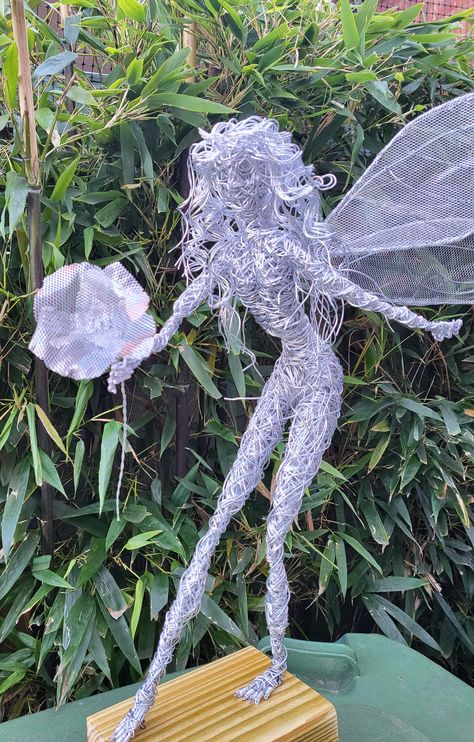 Wire fairy picking a flower Diy Wire Fairy, Wire Fairy, Wire Fairies Diy How To Make, Fantasy Wire Fairies, Wire Insects How To Make, 3d Wire Sculpture Butterfly, Chicken Wire, Wire Sculpture, Wire Crafts