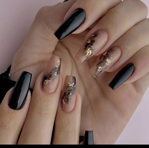 Ongles Beiges, Pink Black Nails, Beige Nails Design, Shiny Nails Designs, Golden Nails, Gel Nail Art Designs, Fantasy Nails, Vintage Nails, Beige Nails