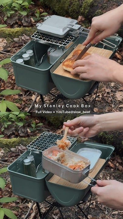 My Stanley Cook Box | Mobile Kitchen Setup | Part 2Full video → YouTube@slow_beat#stanleylunchbox #campkitchenWe all love this classic lunch box. In this vi... Stanley Lunch Box Ideas, Diy Camping Kitchen, Camping Setup Ideas, Camping Cooking Gear, Camping Trailer Diy, Tent Camping Hacks, Chuck Box, Kitchen Setup, Camping Hacks Diy