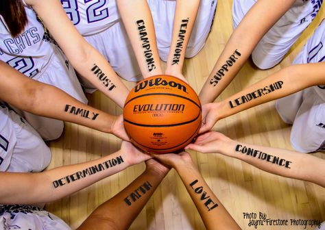 Teamwork makes the dreamwork. Basketball team Basketball Team Pictures, Basketball Banquet, Basketball Pictures Poses, Basketball Senior Night, Basketball Pics, Basketball Ideas, Basketball Life, Basketball Workout, Basketball Photos