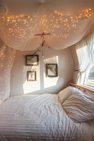 Bedroom Fairy Light Ideas: From Vintage to Quirky | Lights4fun.co.uk Bed With Lights, Cool Teen Rooms, Teen Room Designs, Bed Design Ideas, Diy Room Decor For Teens, Diy Canopy, Four Poster Bed, Future Room, Bed Canopy