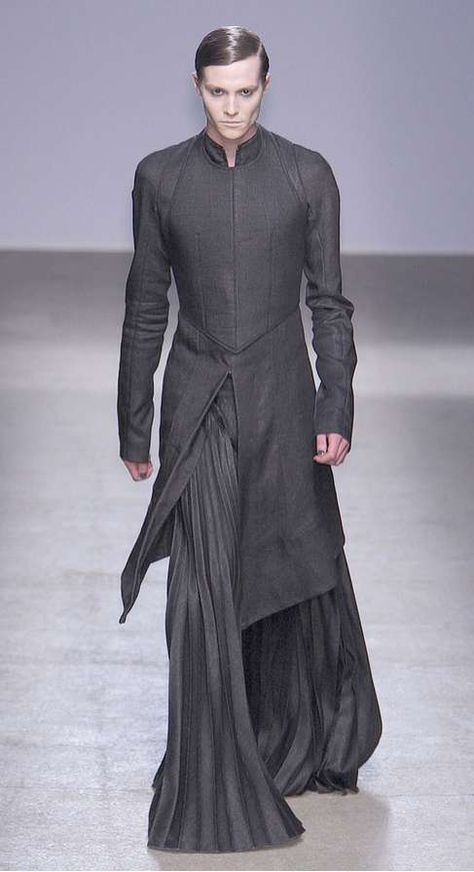 Futuristic Mens Fashion, Fashion Mark, Rok Outfit, Gareth Pugh, Futuristic Fashion, Future Fashion, Dragon Age, Fantasy Fashion, Dark Fashion