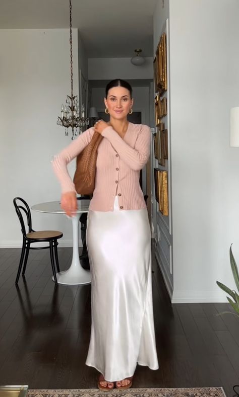 Long Skirt Church Outfits, Mass Outfits Catholic, Sunday Modest Church Outfit, Long Bodycon Skirt Outfit, Baptist Church Outfit, Synagogue Outfit, Catholic Mass Outfit, Mass Outfit Church, Maxi Skirt Work Outfit