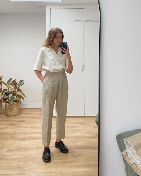 Semi Formal Mujer, Oxfords Outfit, Ropa Semi Formal, Brittany Bathgate, White Shirt Women, Oxford Shoes Outfit, 여름 스타일, Loose Shirt, Stylish Work Outfits