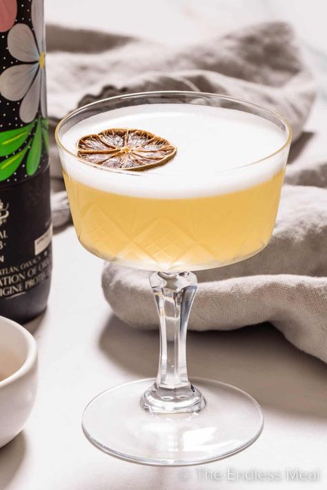 This mezcal sour is a refreshing and approachable way to enjoy the taste of mezcal. It's balanced, smoky, and smooth with the familiar tartness of a sour cocktail. It's made with just four ingredients, and it's ready in 5 minutes! #theendlessmeal #mezcalsour #mezcal #cocktail #sourcocktail #drink Mezcal Sour, Easy Refreshing Drinks, Bourbon Sour, Mezcal Margarita, Low Calorie Cocktails, Mezcal Cocktails, Sour Foods, Best Tequila, Best Bourbons