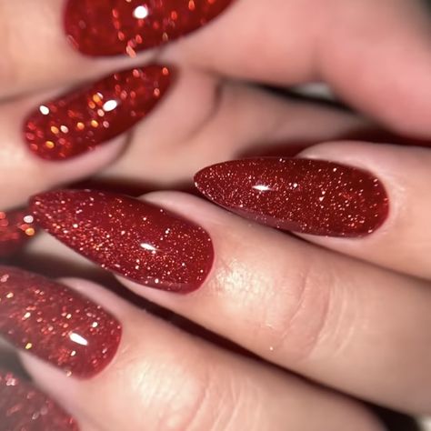 Red Sparkly Nails, Christmas Nails Glitter, Acrylic Nails Stiletto, Red Nails Glitter, Nail Art Designs Images, Nail Shimmer, Edgy Nails, Cute Gel Nails, Hair Skin Nails