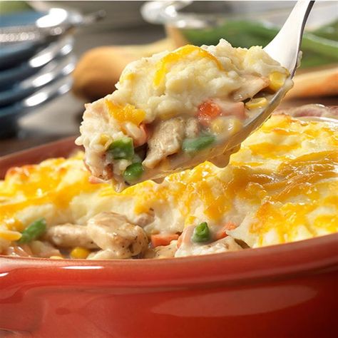 Chicken Shepherd's Pie, Shepherds Pie Recipe, Thanksgiving Leftovers, Shepherds Pie, Heart Healthy Recipes, Easy Healthy Dinners, Creamed Mushrooms, Casserole Dish, Easy Chicken