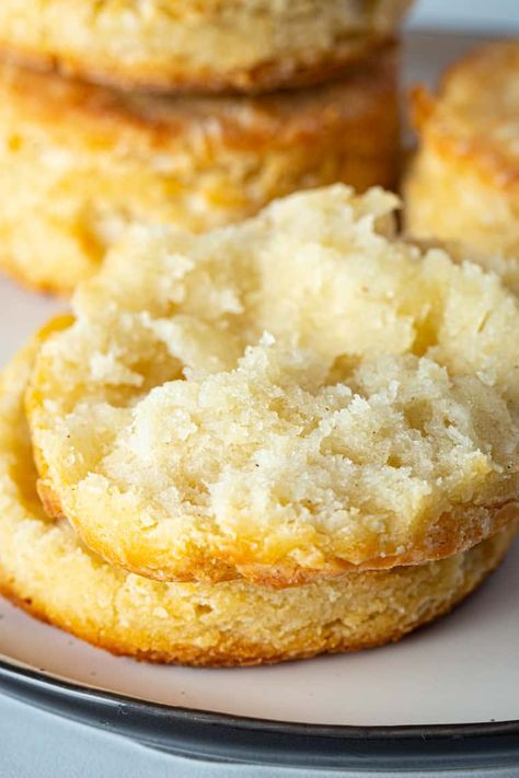 How to Make the Best Gluten-Free Biscuits - Gluten-Free Baking Light And Fluffy Biscuits, Sour Cream Biscuits, Rich Tea Biscuits, King Arthur Gluten Free, Gf Food, Fluffy Biscuits, Gluten Free Sides, Gluten Free Biscuits, Dairy Free Yogurt