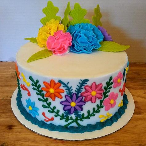 Fondant Mexican fiesta birthday cake with fondant and royal icing accents. Mexican Graduation Cake, Mexican Style Cake, Simple Mexican Theme Cake, Mexican Cake Ideas, Fiesta Birthday Cake, Mexican Cakes, Mexican Fiesta Cake, Coco Birthday, Mexican Cake