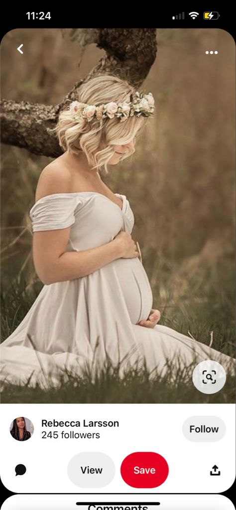 Maternity Shoot With Flower Crown, Maternity Photoshoot Sitting Poses, Maternity Shoot Hairstyles Medium, Cute Maternity Poses Single, Maternity Photoshoot Theme Ideas, Maternity Photo Sitting, Pregnant Outdoor Photography, Maternity Photo With Ultrasound, Spring Maternity Photoshoot Ideas