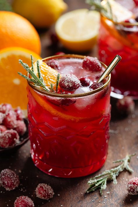 Cranberry Mocktail - The Healthful Ideas Mocktail Recipe Cranberry, Cranberry Rosemary Mocktail, Mocktail Cranberry, Green Beans With Cranberries, Christmas Mocktail, Ginger Beer Drinks, Cranberry Syrup, Christmas Drinks Nonalcoholic, Cranberry Mocktail