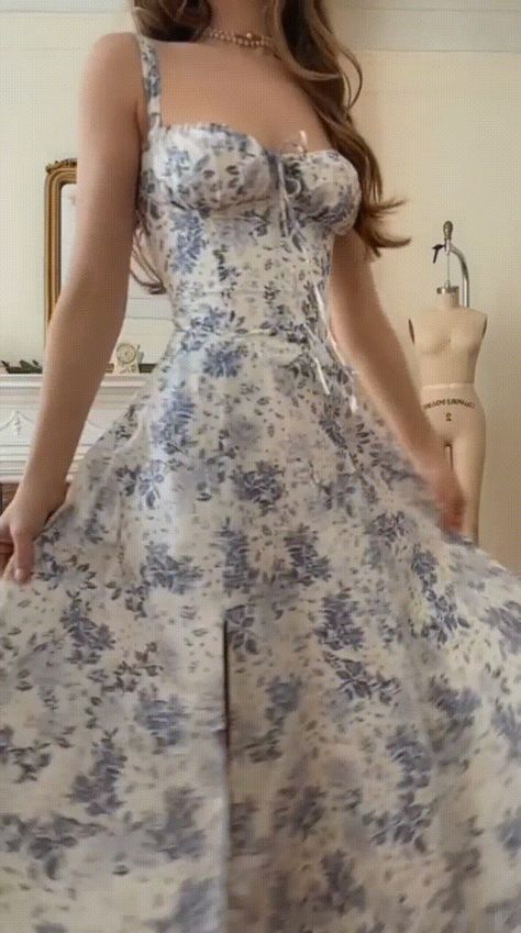 Dress For Garden Wedding Guest, Summer Dresses Elegant, Dresses To Wear To A Wedding As A Guest, Mtf Fashion, Bustier Sundress, Summer Garden Parties, Dresses Casual Long, Carmen Dress, Summer Florals