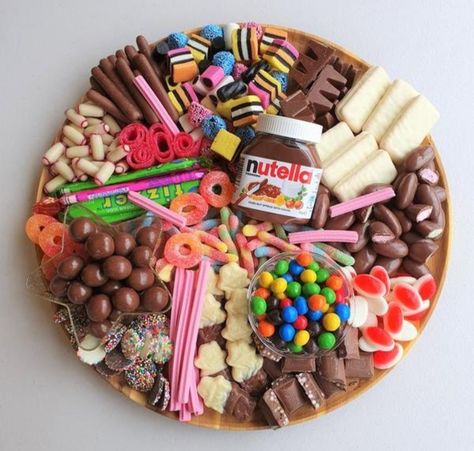 Christmas Lolly Platter, Dessert Boxes Gift Sweets, Sweets Platter Ideas, Lollie Platter, Lolly Platter, Dessert Platter Ideas, Sweets Platter, Graze Tables, Chocolate Platter