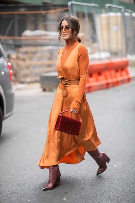 The Fall Dress Trend: Bright Colors Fall Dress Trends, Wedding Guest Outfit Fall, Bright Dress, Monochrome Fashion, Fashion Weeks, Mode Inspo, Guest Outfit, Orange Dress, Colourful Outfits