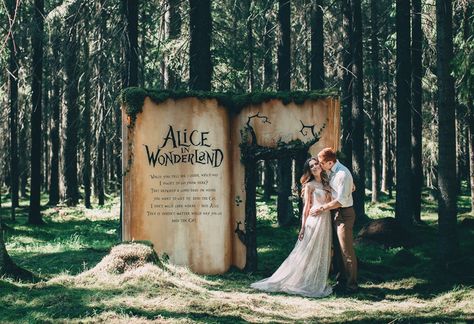 Real-Life Fairy Tales! 20 Beautiful Wedding Photos That Are Straight Out of a Storybook! Real Life Fairies, Disney Inspired Wedding, Alice In Wonderland Wedding, Vintage Wedding Photography, Alice Wonderland, Outdoor Wedding Inspiration, Alice In Wonderland Theme, Bride Guide, Wedding Photography Styles