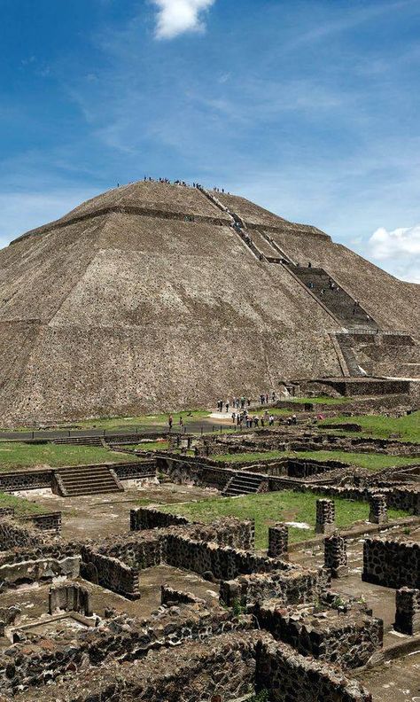 The pyramid of the Sun in Teotihuacanthe, world's third largest pyramid, Mexico Pyramid Mexico, Pyramid Of The Sun, Ancestral Art, Ancient Mexico, Aztec Culture, The Pyramids, Belize Travel, Tikal, México City