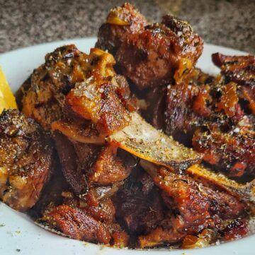 Goat Meat Recipes, Goat Stew Recipe, Goat Recipes, Recipes From Around The World, Goat Meat, Greek Food, Rib Recipes, Kebabs, Slow Cooked