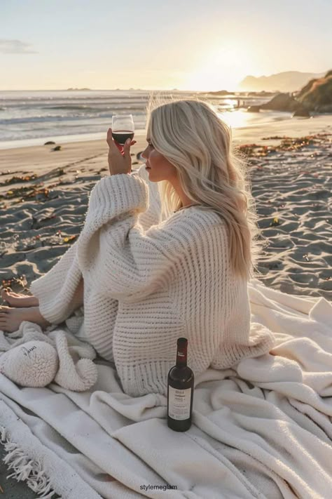 40+ Coastal Summer Outfits that Embrace the Grandma Coastal Trend Jeans And Sweater Outfit Beach, Boat Outfit Women Fall, California Coastal Outfits, Sweater Beach Outfit, Coastal California Outfits, Fall Beach Outfits Casual, Florida In October Outfit, Hamptons Style Outfit, Winter Coastal Outfit