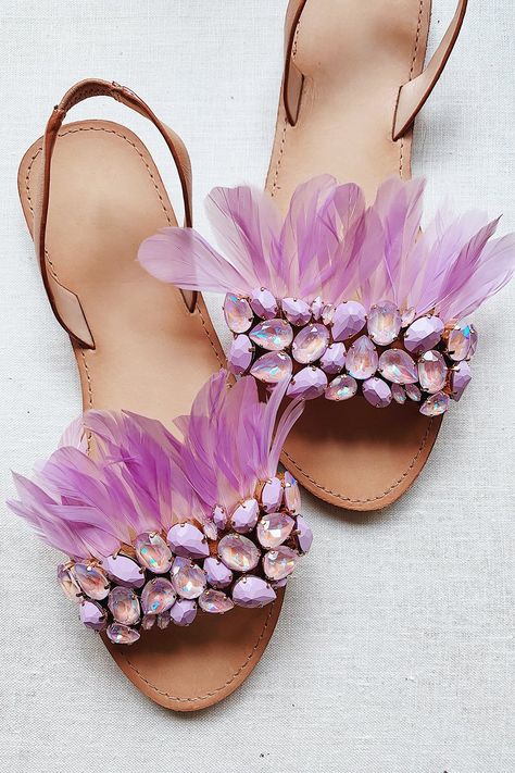 Purple Toes, Feather Shoes, Feather Sandals, Diy Sandals, Weekend Crafts, Spaghetti Recipe, Purple Feather, Embellished Shoes, Jeweled Sandals