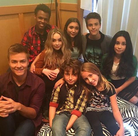 Girl meets world cast Girls Meets World, Friend Selfies, Girl Meets World Cast, Peyton Meyer, Cory And Topanga, Riley Matthews, Disney Channel Shows, Rowan Blanchard, Disney Channel Stars