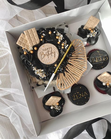 Weekends are for celebrations, and what better way to celebrate than with a mini cake and cupcake set? #sammicakes #minicake #cupcakes #giftset #lunchbox #bento #blackcake #blackandgold #gold #birthday #cakedesign #capetown #giftidea #thornton Dessert Boxes Packaging, Boxes Packaging, Dessert Boxes, Mini Cake, Gold Birthday, Lunch Boxes, Mini Cakes, Gift Boxes, Black And Gold