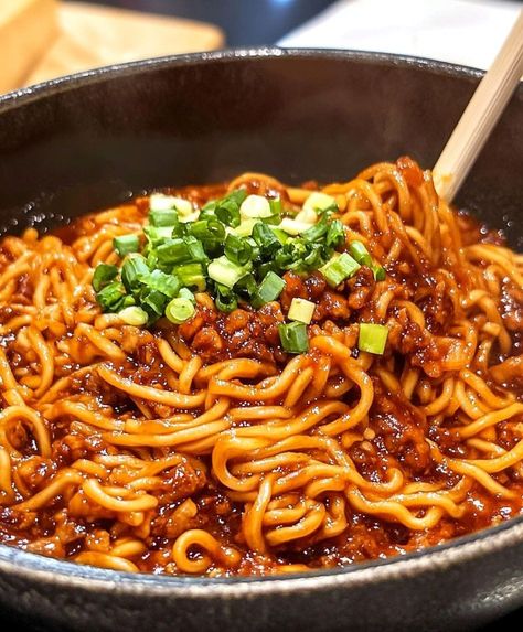 Sweet-Spicy Dragon Noodles Dragon Noodles Recipes, Spicy Noodle Sauce, Gourmet Noodles, Spicy Noodle Recipes, Spicy Asian Noodles, Noodles Homemade, Dragon Noodles, Loaded Baked Potato Casserole, Vegetable Pot Pies