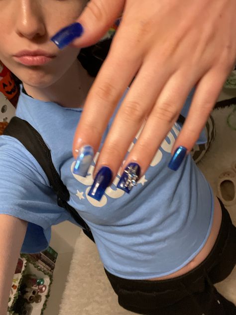 Nails For Sza Concert, Blue Concert Nails, Sza Nails Acrylic, Sza Nails Idea, Frank Ocean Nails Ideas, Sza Inspo Nails, Frank Ocean Nails, Album Cover Nails, Billie Eilish Nails