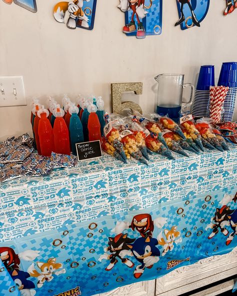 Sonic Birthday Ideas, Sonic The Hedgehog Birthday Party Food, Sonic Themed Food, Sonic Birthday Party Ideas, Sonic The Hedgehog Birthday Party, Party Snack Table, Sonic Birthday Party, Sonic Birthday Parties, Sonic Party