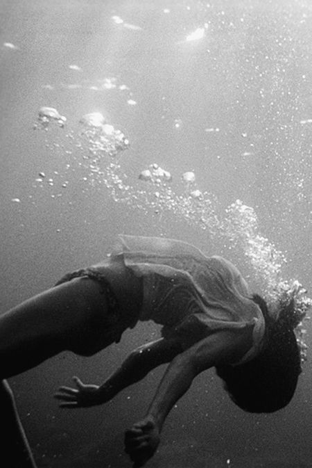 Whats Wallpaper, Incubus, Water Photography, Underwater Photography, Shoot Ideas, Aesthetic Photography, White Photography, Black And White Photography, Painting Ideas