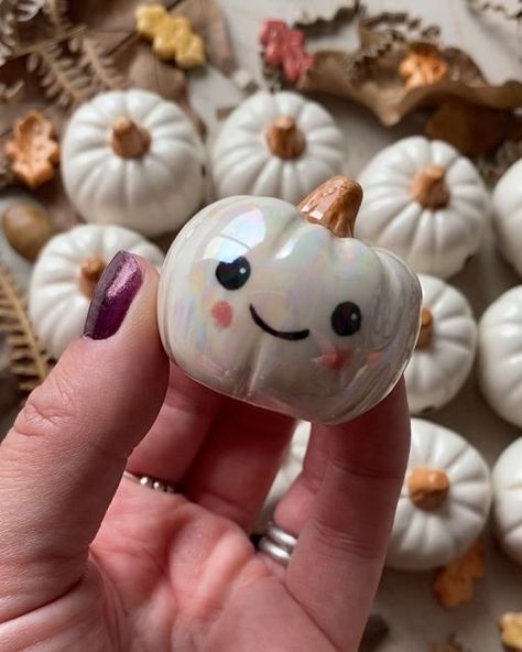 Clay Home Decor Ideas, Dry Clay Projects, Ceramics Halloween, Clay Ghosts, Pumpkin Pottery, Kawaii Heart, Harvest Fest, Diy Christmas Presents, Halloween Clay