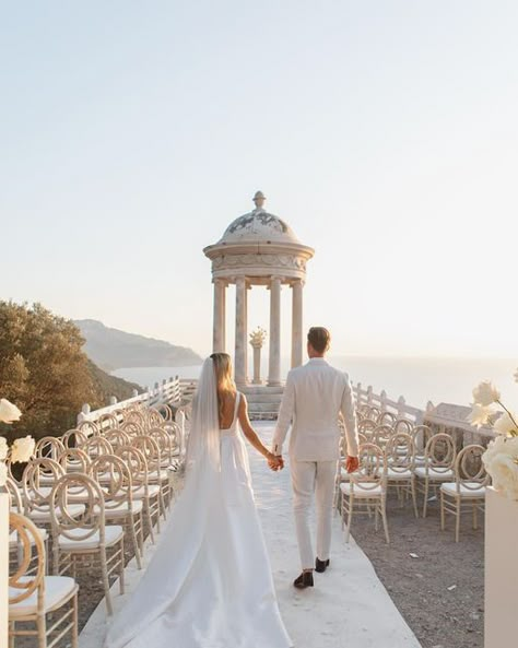 Tuscany Villa Wedding, Deia Mallorca, Cliff Wedding, Global Wedding, Spain Culture, Ibiza Wedding, Wedding Dresses Uk, Wedding Spain, Spanish Wedding