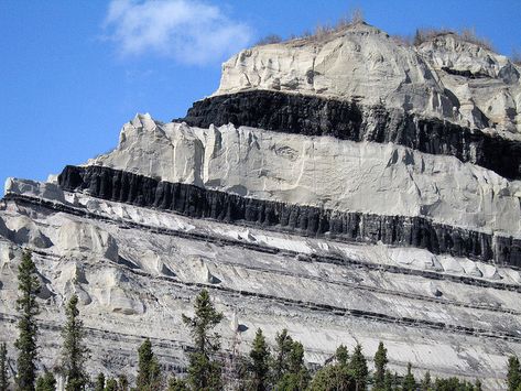 Coal Seams, they stretch on for 20 mi. Usibelli Coal Mine, Healy, AK, in the mtns of the Alaska Range Geology Rocks, Earth From Space, Coal Mining, Rock Formations, Natural Phenomena, Earth Science, Rocks And Minerals, Amazing Nature, Geology