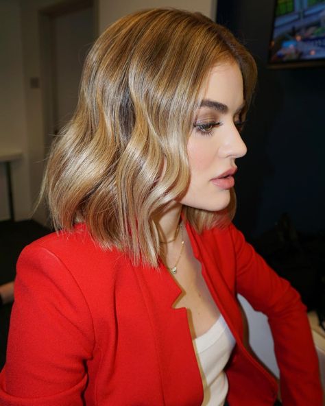 Lucy Hale Blonde, Lucy Hale Short Hair, Lucy Hale Makeup, Lucy Hale Pretty Little Liars, Lucy Hale Hair, Short Hair Color Ideas, Celebrity Bobs, Lucy Hale Style, Color Rubio