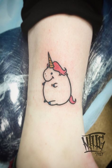 Hase Tattoos, Unicorn Tattoo Designs, Unicorn Tattoo, Matching Friend Tattoos, Unicorn Tattoos, Sharpie Tattoos, Kawaii Tattoo, Inspiration Tattoos, Bff Tattoos