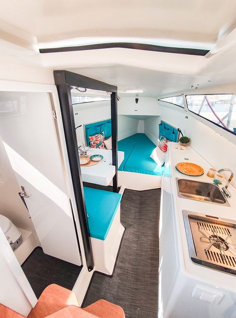 Sarch S8, a Small 8 Meters Sailboat to Cross The Oceans Small Sailboat Interior Ideas, Small Boat Interior, Small Sailboat Interior, Sailboat Interior Ideas, Boat Remodel, Liveaboard Sailboat, Tiny Home Office, Sailboat Interior, Small Yachts