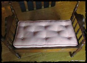 "MAKE DO DOLLS": Tutorial-How To Make A Tufted Doll Bed Mattress With Piping Dollhouse Mattress Diy, Tufting Tutorial, Doll Bed Diy, Dolls Bed, Tufted Mattress, Doll Bedding, Doll Quilts, Dollhouse Bed, Dollhouse Miniature Tutorials