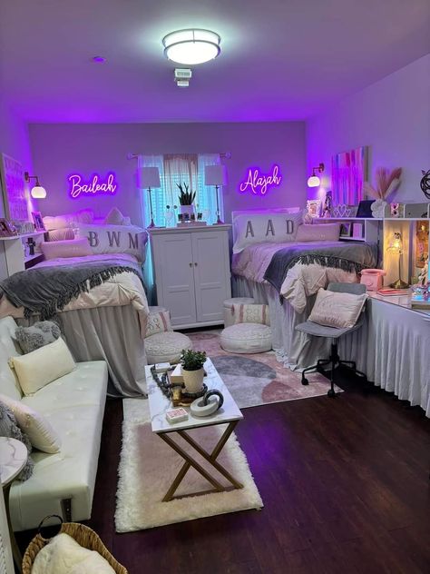 Marble Dorm Room Ideas, Unt Dorm Room, Apartment Style Dorm Room Ideas, Pink And Grey Dorm Room, Classic Dorm Room, Luxury Dorm, Twin Rooms, Collage Dorm Room, University Room