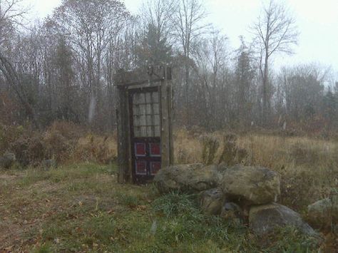 I'm still standing... Doesn't this make you want to open it and walk through! What if you entered a new world... Arte Indie, Ange Demon, Secret Door, Chronicles Of Narnia, Narnia, Abandoned Places, In The Woods, Dark Aesthetic, In The Middle