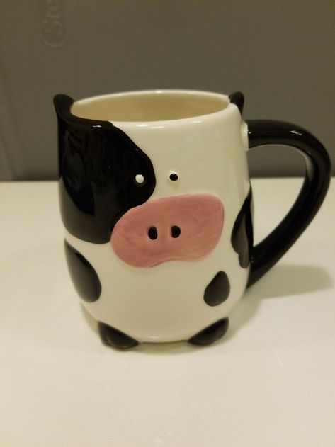 Clay Coffee Mugs, Clay Cow, Crafts Clay, Mug Diy, Ceramic Cafe, Diy Pottery Painting, Pottery Lessons, Cow Mug, Keramik Design