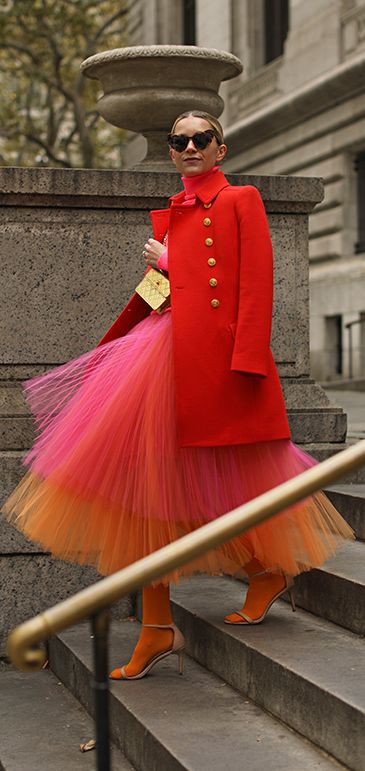 Neon tulle skirt + red coat & tortoiseshell heart sunglasses Neon Fashion Outfit, Long Red Skirt Outfit, Neon Guts, Modest Costumes, Tull Skirt, Tulle Outfit, Red Tulle Skirt, Pleated Fashion, Tulle Skirts