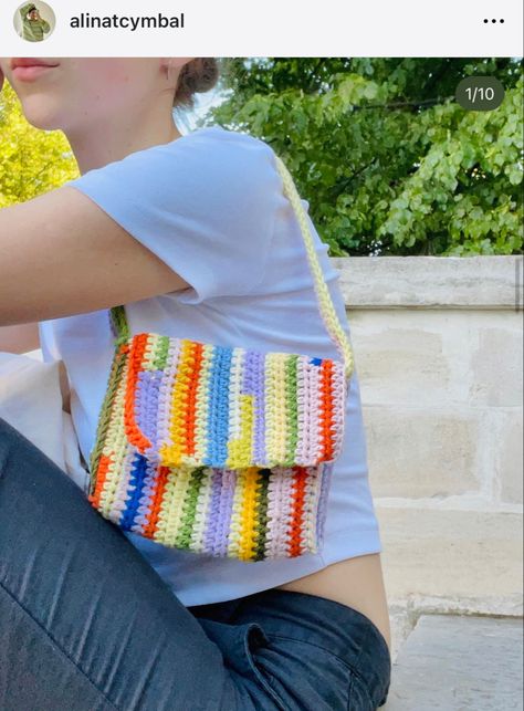 Crochet Acrylic Bag, Crochet Bag Scrap Yarn, Scrap Bags Ideas, Scrap Yarn Crochet Bag, Crochet Scrap Yarn Bag, Colorful Crochet Bag, Scrap Yarn Ideas, Crochet Acrylic Yarn Projects, Thick Yarn Crochet