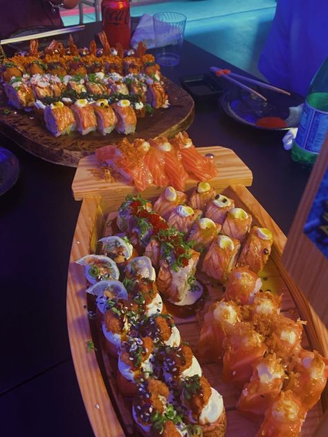 Sushi Boat Aesthetic, Sushi Hiro, Sushi Boat, Korea Food, Food Babe, Hello Hello, Kitchen Food, Food Cravings, Amazing Food