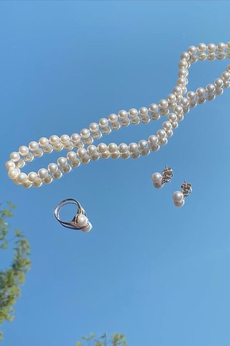 Wedding Accessories Necklace, Pearl Aesthetic, Jewellery Photography Inspiration, Jewelry Product Shots, Creative Jewelry Photography, Jewelry Photography Styling, Wedding Bride Jewelry, The Sky Is The Limit, Jewelry Photoshoot