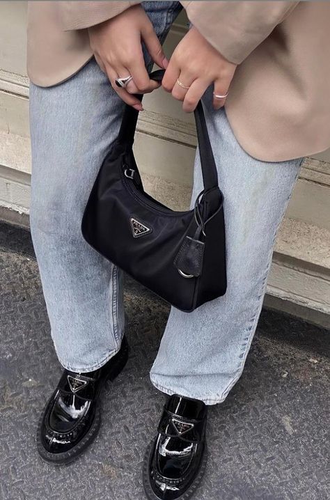 The 2000s are making a comeback in 2021 with the Prada 2000 Nylon Mini Bag. Check out our blog post to learn why every influencer is wearing this bag! Prada Re Edition 2000 Bag, Hobo Bag Outfit, Mini Bag Outfit, Prada Nylon Mini Bag, Prada 2000, Prada Bag Outfit, Prada Hobo Bag, Prada Re Edition 2000, Prada Mini Bag