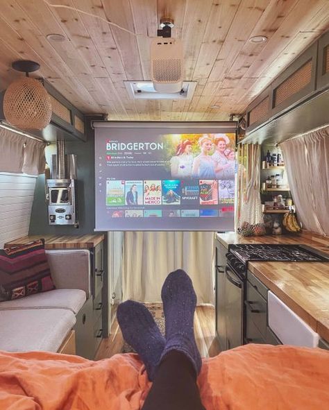 Astuces Camping-car, Kombi Motorhome, Camper Van Life, Bus Living, Caravan Renovation, Kombi Home, Van Conversion Interior, Diy Camper Remodel, Campervan Life