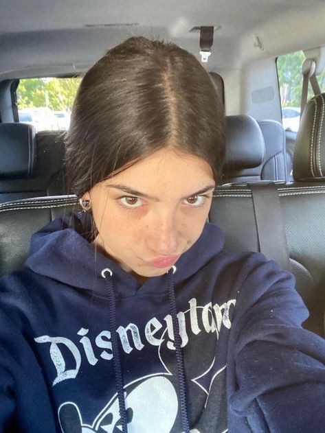 Charli Pfp, Rares De Charli, Rares Charli, Mickey Mouse Sweater, Charli Pics, Charli Photos, Char Rares, Charli Rare, Charli Damelio Photos