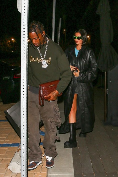 Travis Scott Street Style, Travis Scott Outfits Ideas, Travis Scott Aesthetic, Kylie Jenner And Travis Scott, Travis Scott Outfits, Travis Scott Fashion, Rapper Style, 90s Fashion Men, Couple Fits